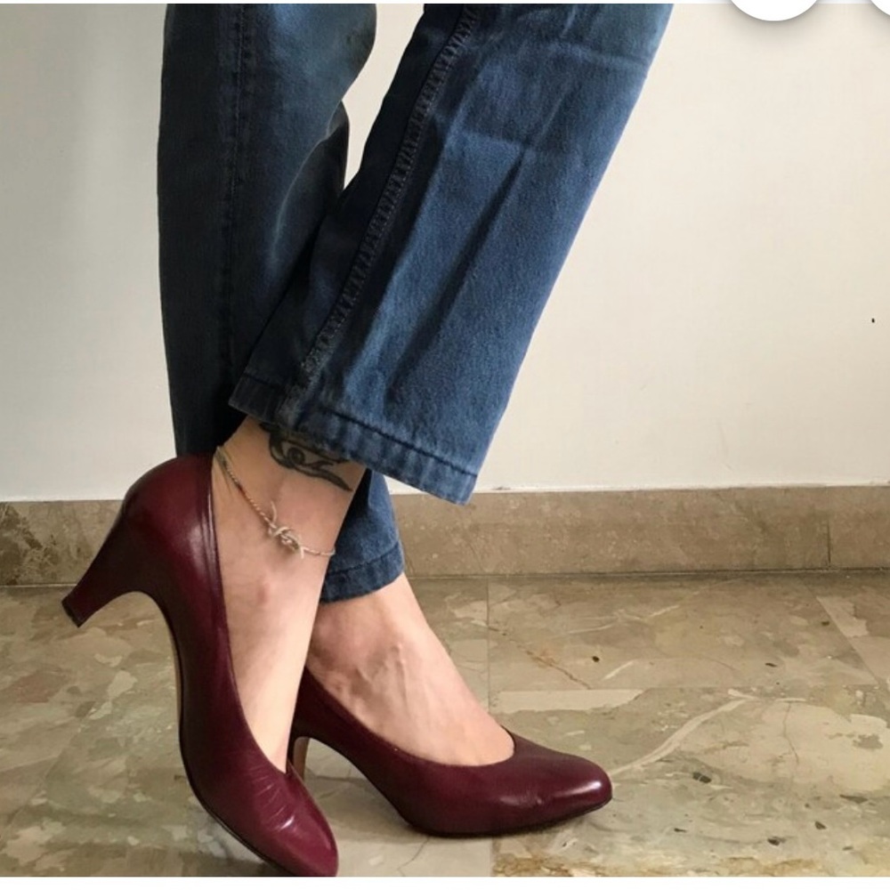 VINTAGE SALVATORE
FERRAGAMO MADE IN ITALY
LEATHER PUMPS HEELS 6C
Burgundy